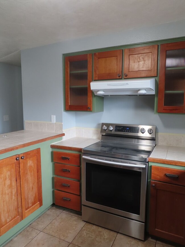 Building Photo - Remodeled 3 Bed/ 1 Bath Avaiable Now in th...