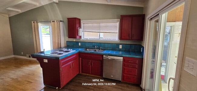 Building Photo - 2 bedroom 2 bath w bonus room