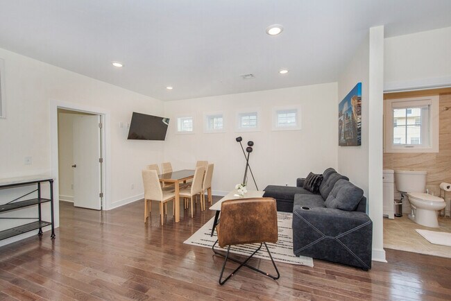 Primary Photo - 1608 52nd St