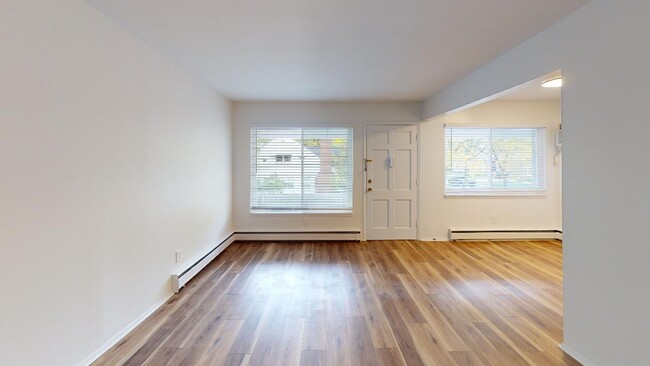 Building Photo - Fully Renovated 1 Bedroom - Triangle Distr...