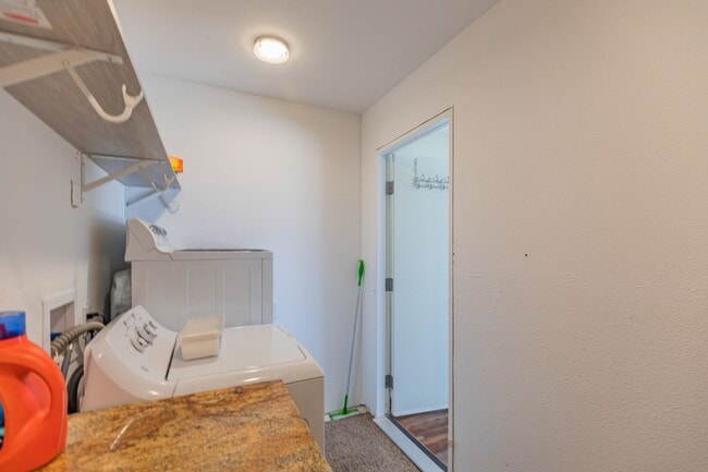 Building Photo - Charming 3 Bed 1 Bath Home
