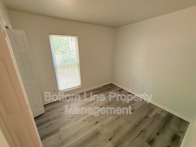Building Photo - 5522 Great Wagon Rd