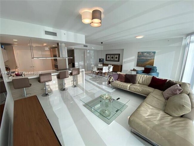 Building Photo - 17301 Biscayne Blvd