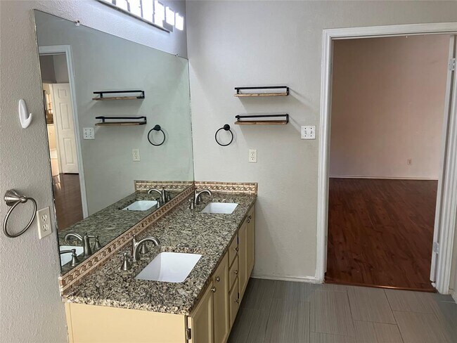 Building Photo - 1209 Wood Creek Dr