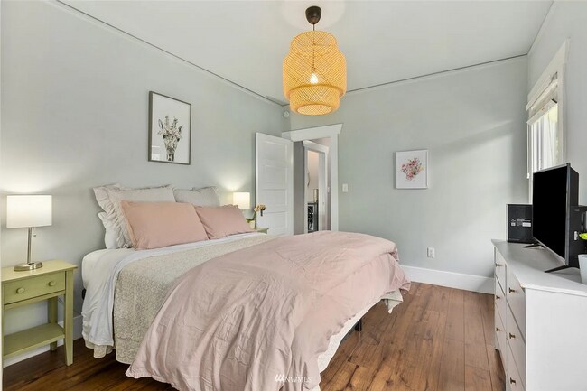 Building Photo - Beautiful, Spacious Tacoma Home! Apply today!