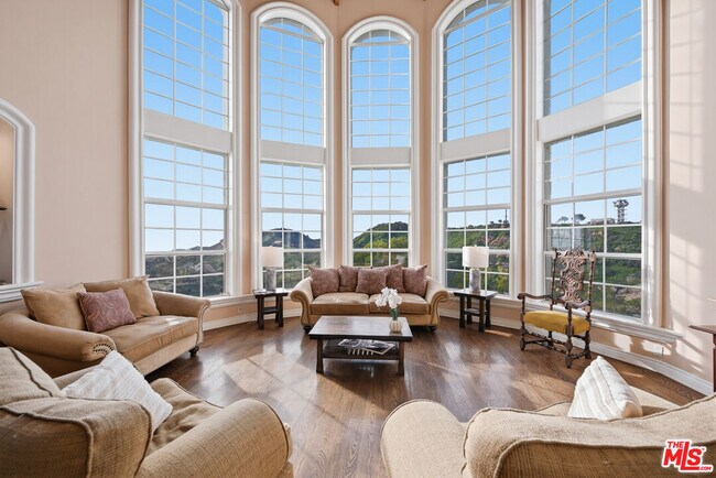 Building Photo - 501 Sadie Rd