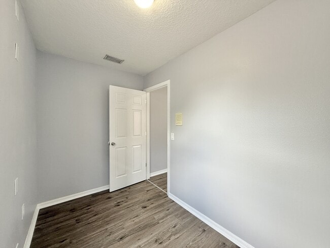 Building Photo - 10325 Boyette Creek Blvd