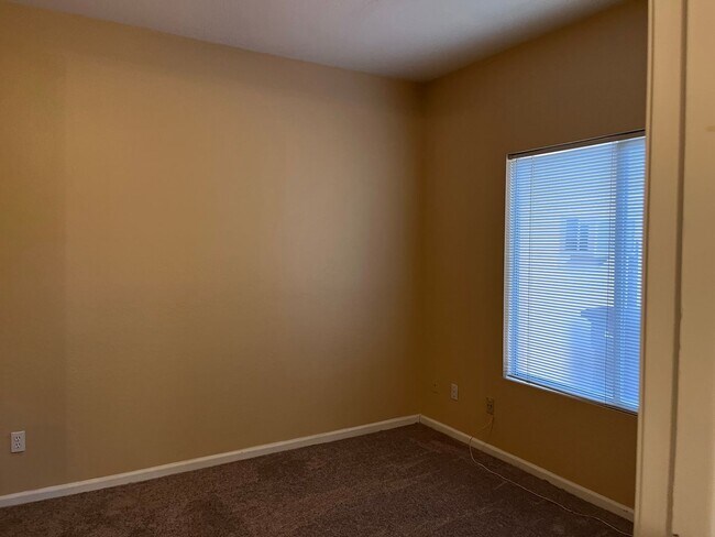 Building Photo - 4746 W Carla Vista Dr