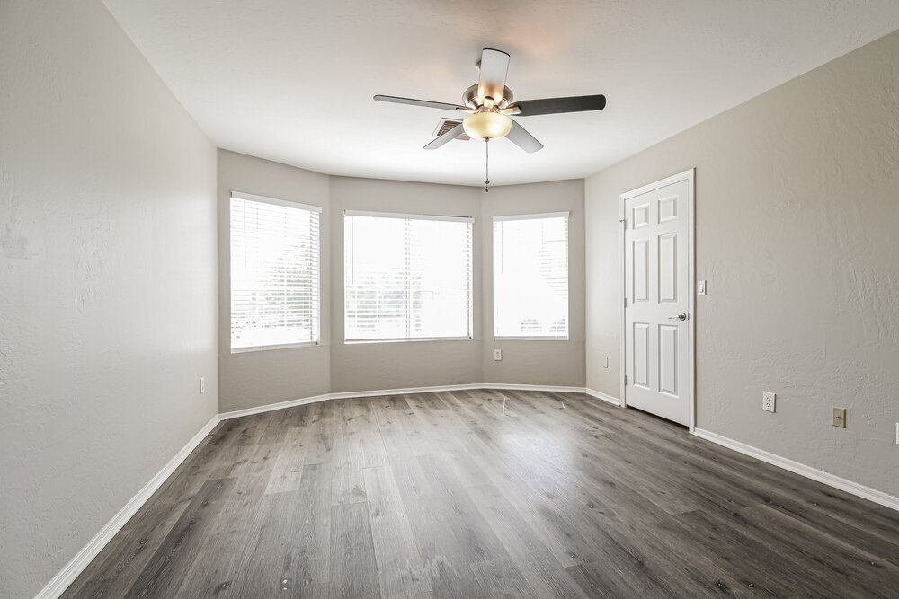 Building Photo - 1042 N Blackbird Dr