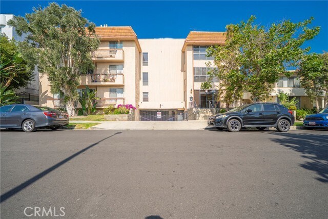 Building Photo - 104 S Hayworth Ave