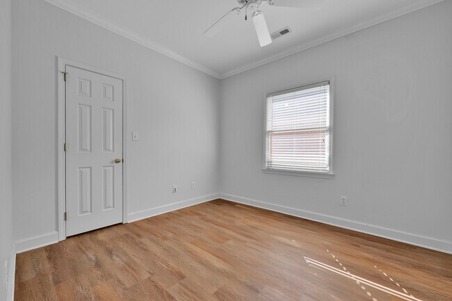 Building Photo - 310 Willow Crest Ln