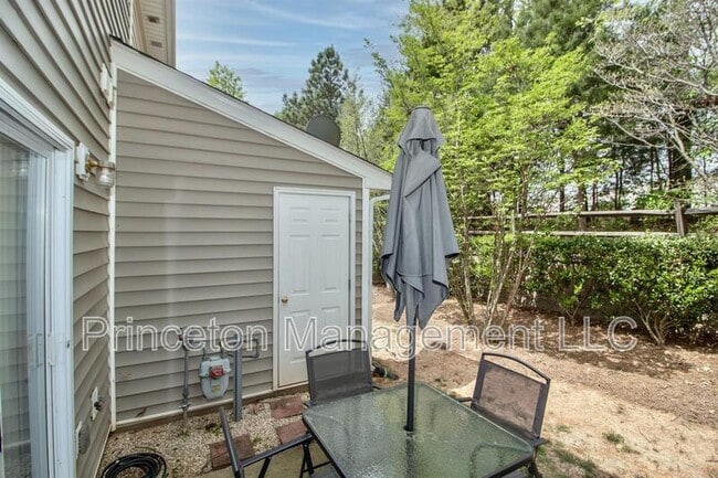 Building Photo - 137 Lynch Cir