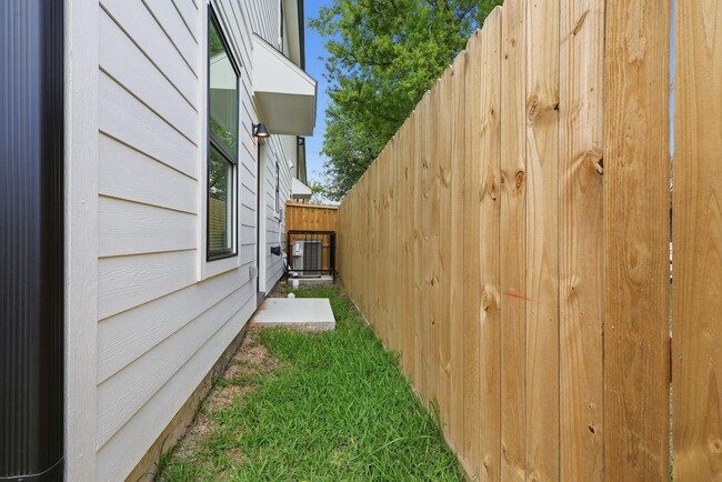 Building Photo - 4723 Mallow St