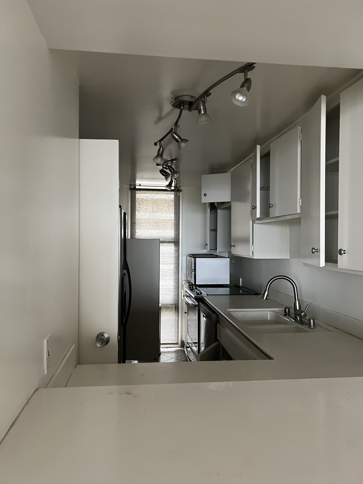 Building Photo - 4337 Marina City Dr