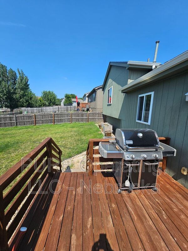 Building Photo - 16860 Larimore Ave