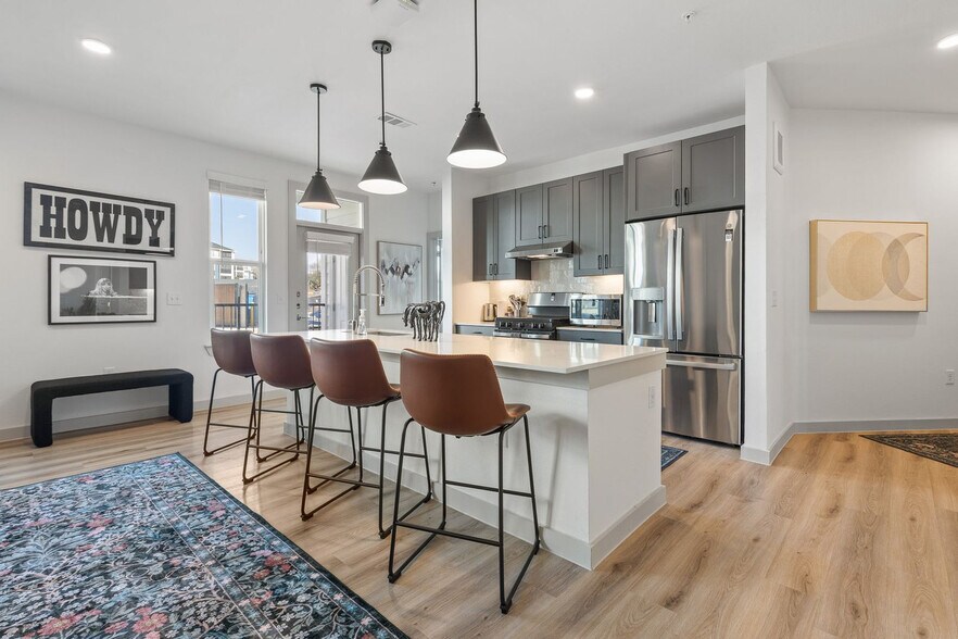 Building Photo - 1301 Leah Ave