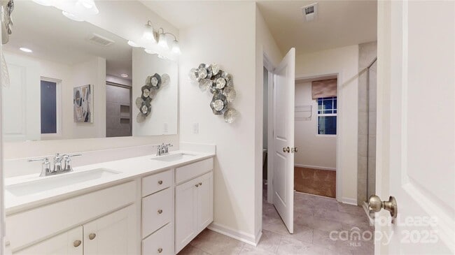 Building Photo - 2888 Yeager Dr NW