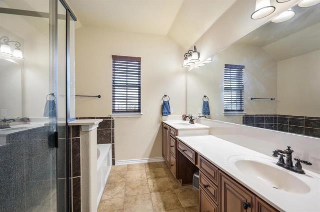 Building Photo - 5852 Clearwater Dr