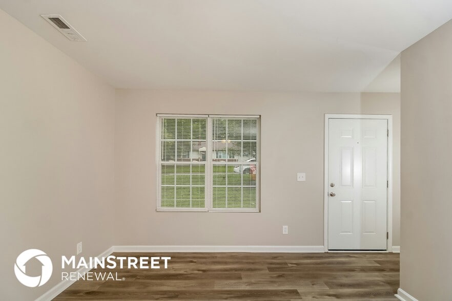 Building Photo - 3921 Springbrook Dr