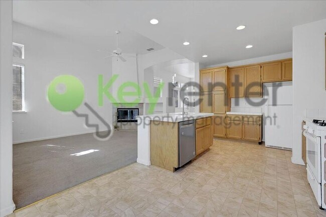 Building Photo - 7956 Robinson Dr