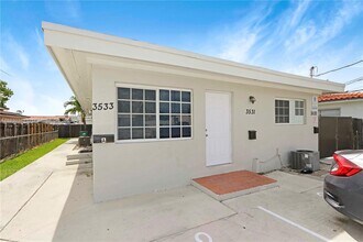 Building Photo - 3531 SW 91 Ave
