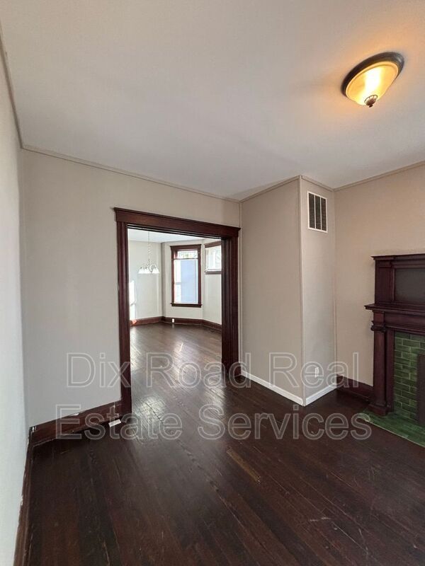 Building Photo - 810 Sunset Ave