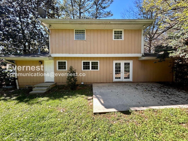 Building Photo - 3 Bed, 2.5 Bath Home with Fenced Yard & Garage / Pet-Friendly / Coming Soon!