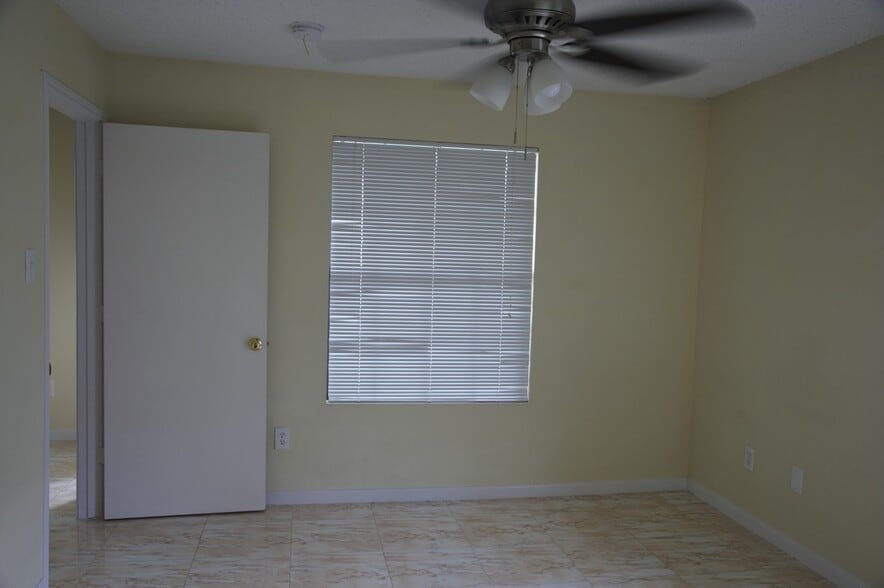 Room 1 w/ attached bath - 2750 Holly Hall St