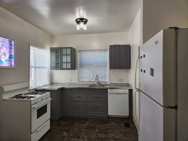 Building Photo - 2923-2925 Martin Luther King Jr. Way