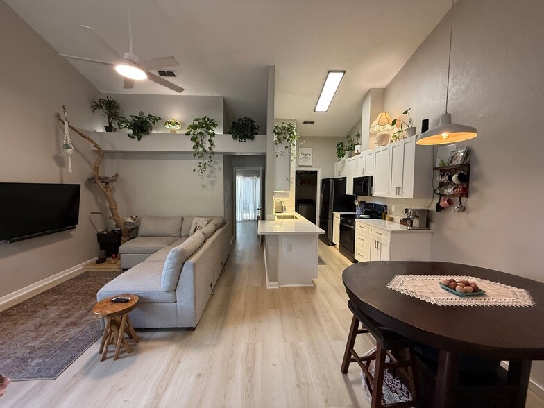 Building Photo - 3811 SW 28th Terrace