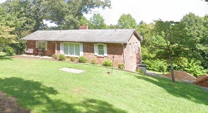 Building Photo - Spacious 3 Bed, 3 Bath Home on an Acre – M...