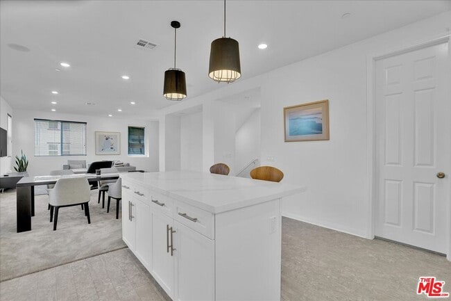 Building Photo - 725 Daniel Freeman Cir
