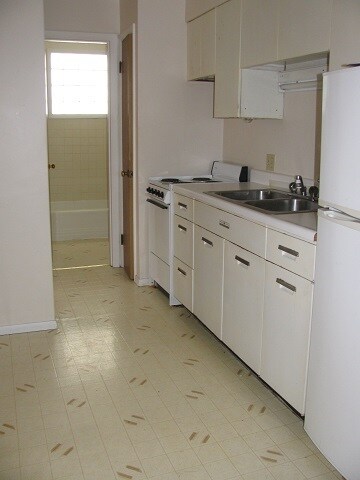 Building Photo - 306 W Hill St