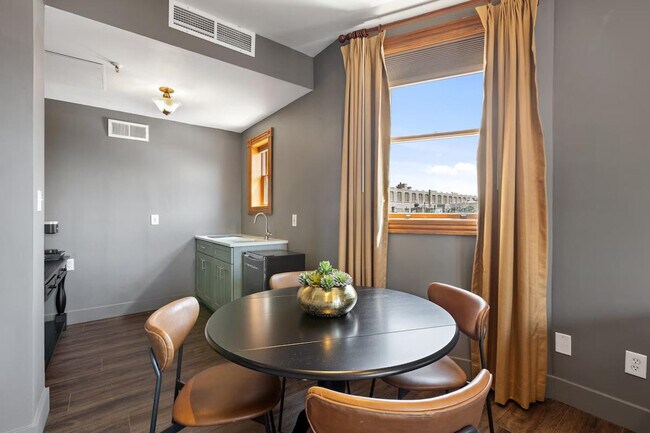 Building Photo - 100 Orchard St