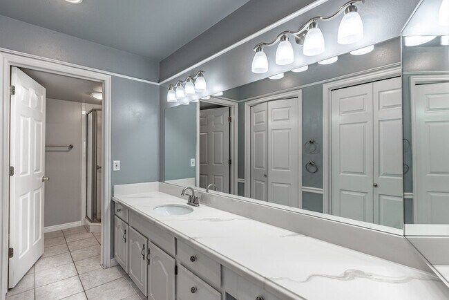 Building Photo - 5761 S Waterbury Cir