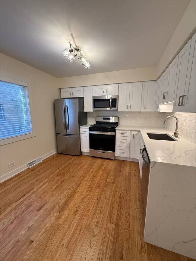 Building Photo - 415 E Lincoln St