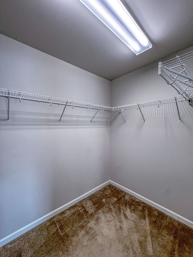 Building Photo - Gorgeous 3 Bed 2.5 Bath Plus Loft Home on ...