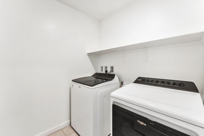 Building Photo - Modern Gated Townhome with Flexible Living Spaces & Stylish Finishes!