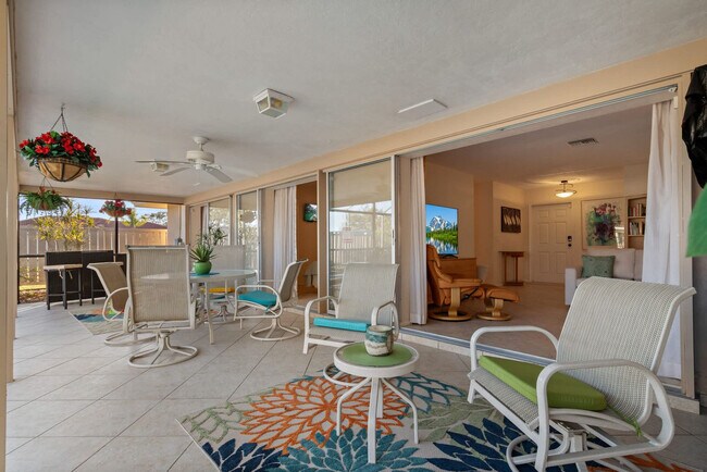 Building Photo - 7423 Dickens Dr