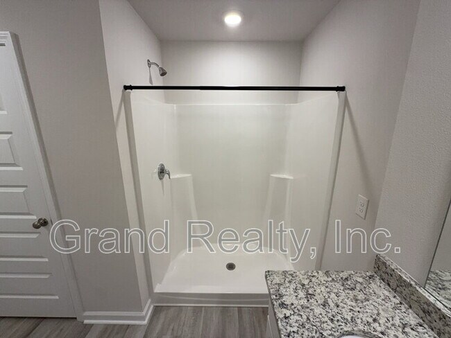 Building Photo - 9330 Tara Cir