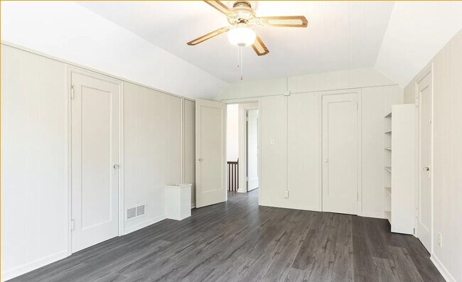 Building Photo - 6613 N Amherst St