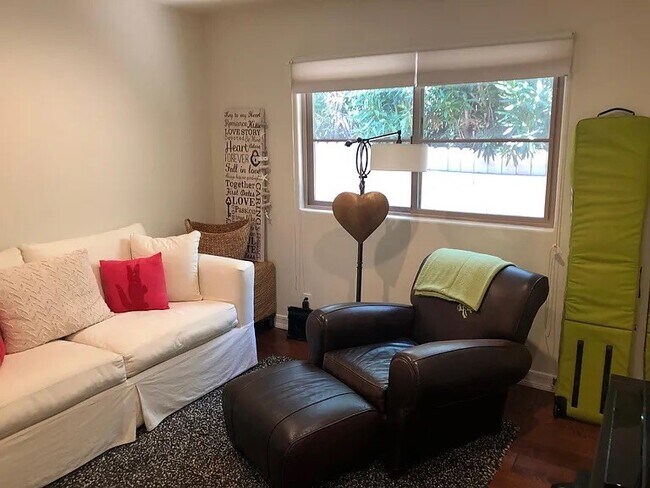 Building Photo - 3329 Palos Verdes Dr N