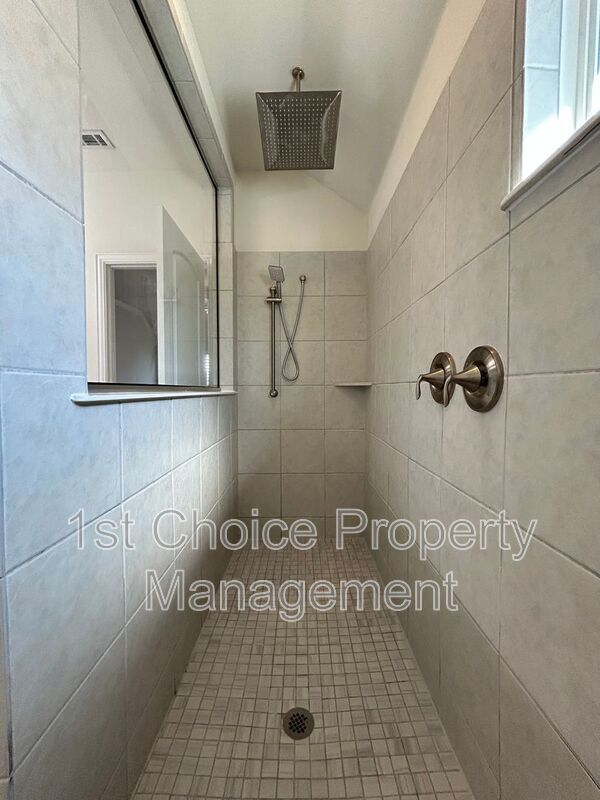 Building Photo - 952 Pinnacle Ridge Rd