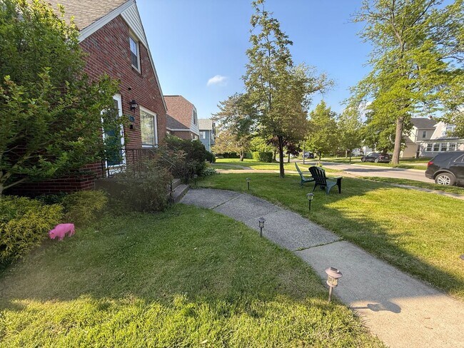 Building Photo - Charming 3 bedroom 1.5 bath in Amherst :