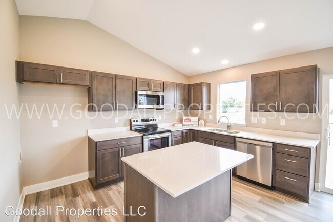 Building Photo - 4 br, 3 bath House - 1004 Warren St