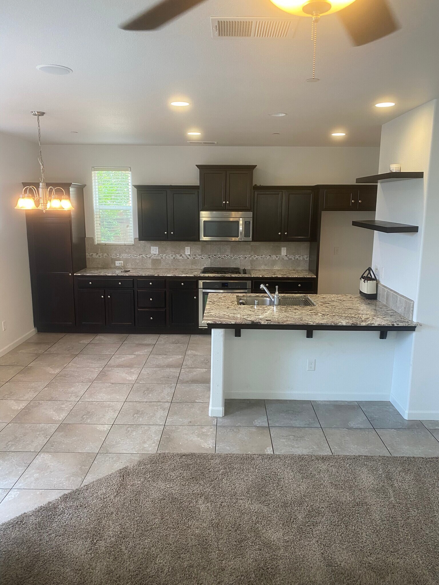 Building Photo - 7045 N Harmony Dr