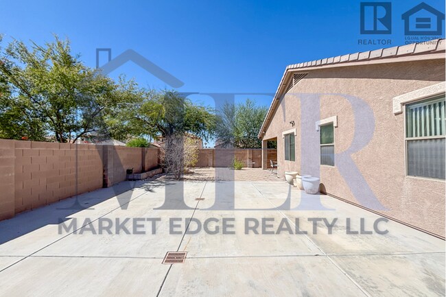 Building Photo - 4Bed/2Bath Furnished Home w/3 Car Garage! ...