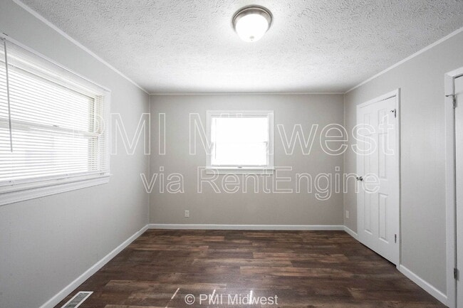 Building Photo - 126 Lewis Dr