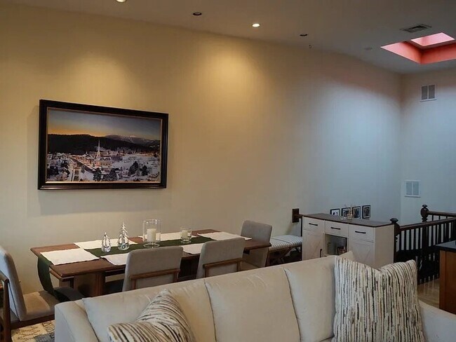 Building Photo - 11 Milford St