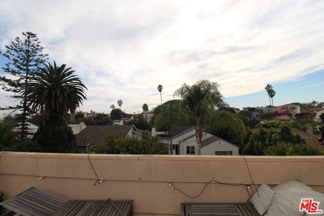 Building Photo - 10400 La Grange Ave